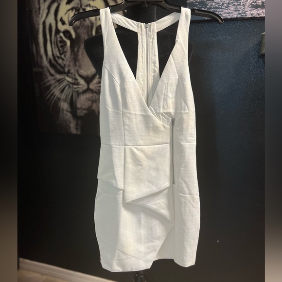 🤍🤍EUC-CLASSY ANGEL BIBA WHITE HALTER DRESS. ZIPS UP BACK. SZ 8🤍🤍 - Picture 2 of 8